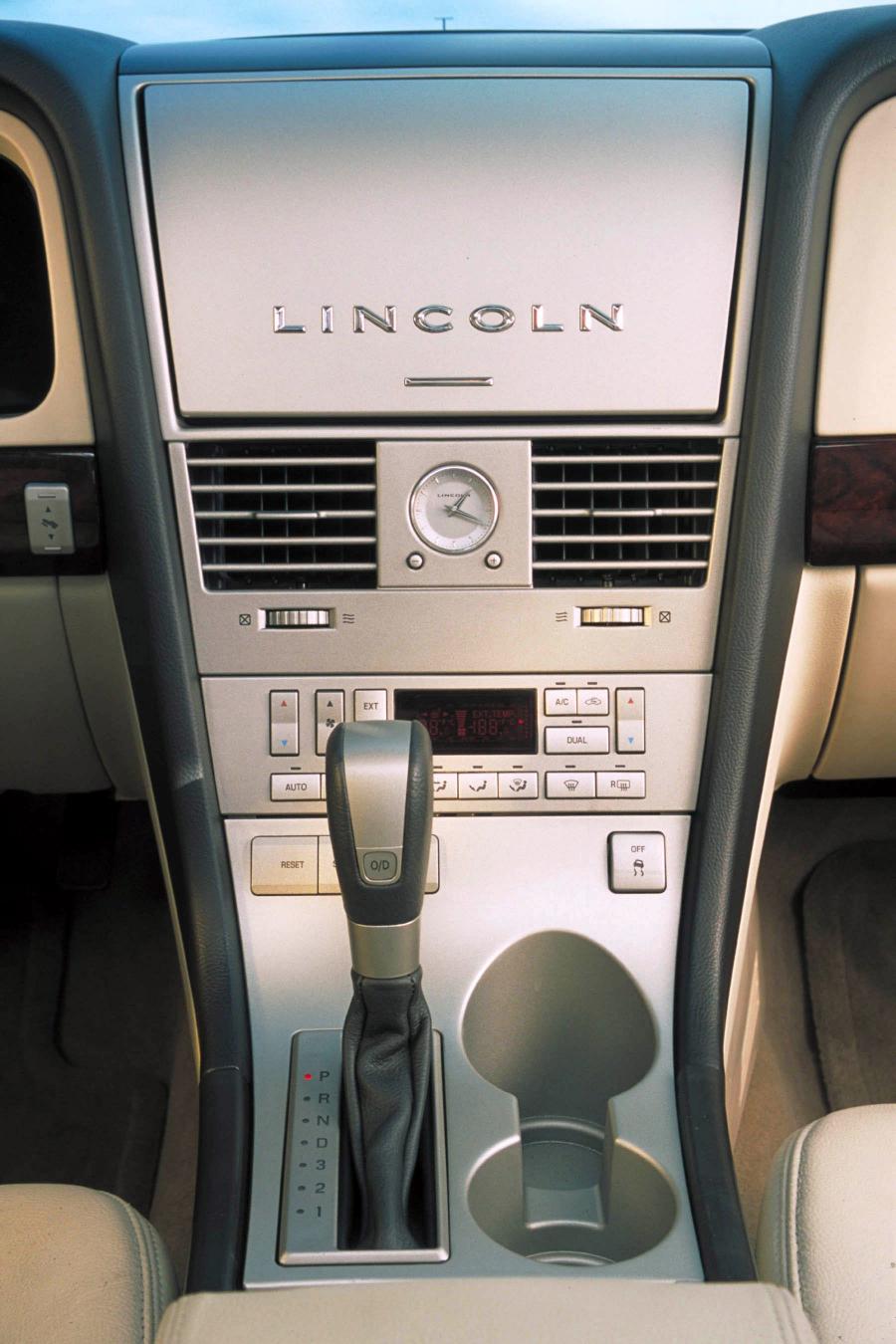  Lincoln Aviator 2003 года  (фото 12 из 57)